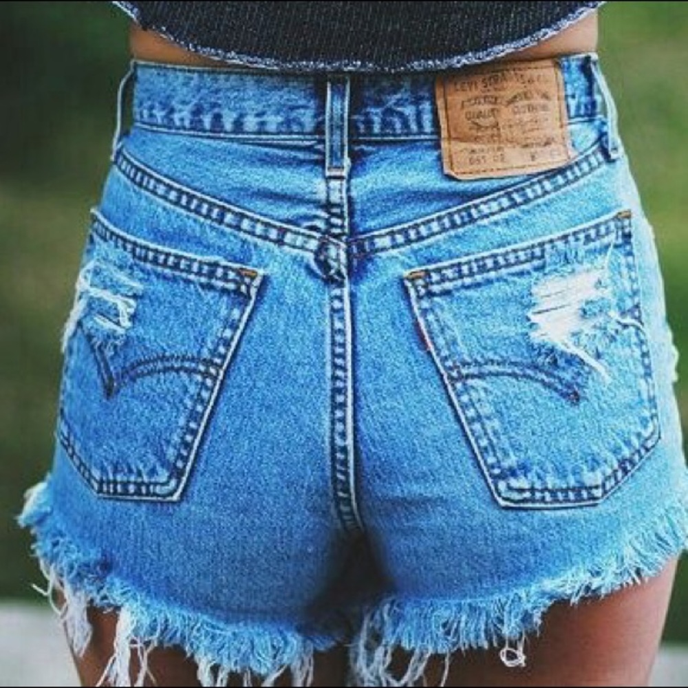 LAST CHANCE Levi 517 Cutoff Shorts